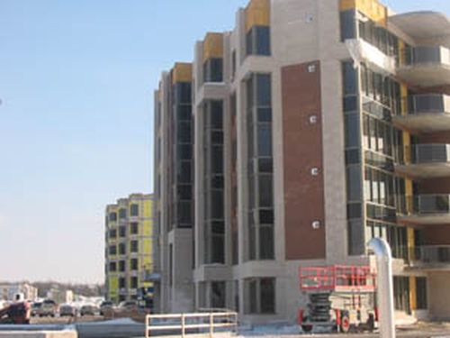 Contractors have asked for 5,2 billion dollars of building permits in June